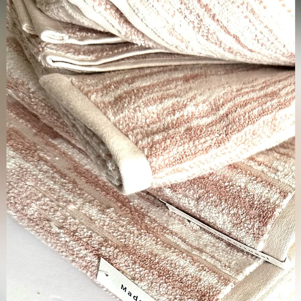 Bianca 4 Pc. Bath, Hand Towel Set 100% Cotton Ivory & Light Dusty Peach NWT